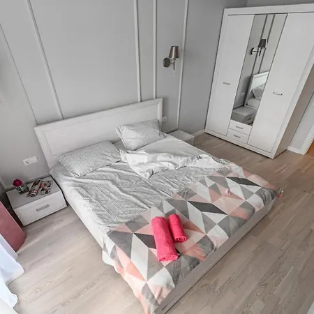 1к нова у центрі міста, з балконом у новому жк Fainorent Apartmán