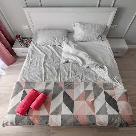 1к нова у центрі міста, з балконом у новому жк Fainorent Apartmán *