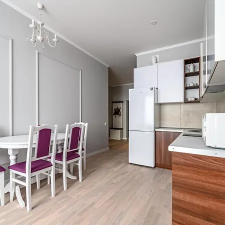 1к нова у центрі міста, з балконом у новому жк Fainorent Apartmán