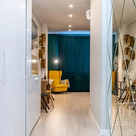 1к нова у центрі міста, з балконом у новому жк Fainorent Apartmán Oděsa