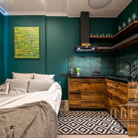 1к нова у центрі міста, з балконом у новому жк Fainorent Apartmán *
