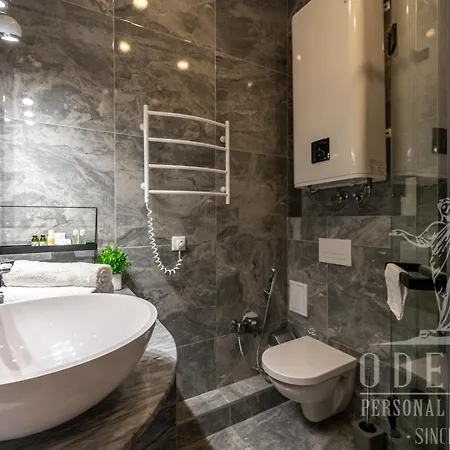 1к нова у центрі міста, з балконом у новому жк Fainorent Apartmán Oděsa