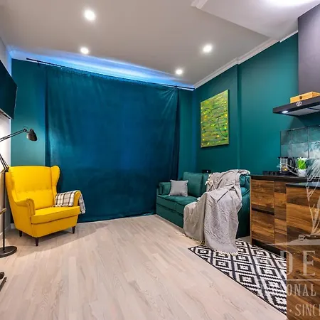 1к нова у центрі міста, з балконом у новому жк Fainorent Apartmán